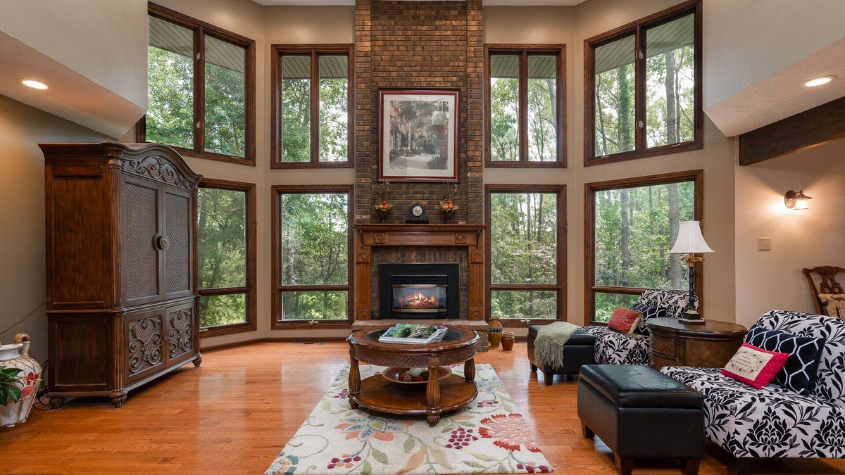 Webster House | Privated 3 acreage wood retreat near 30 Restraunts