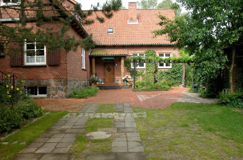 Hoesseringen House | Privatzimmer Alte Schule