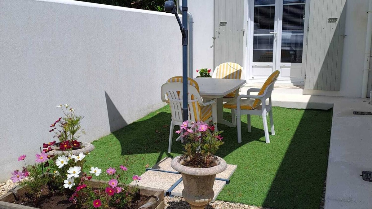 La Remigeasse Apartment | Privileged, calm, bright site 800 m from the beaches of Remigeasse and Perroche
