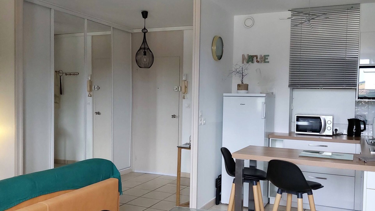 Sorbiers Apartment | Proche Commodités. Parking + Garage Fermé Inclus .résidence Calme