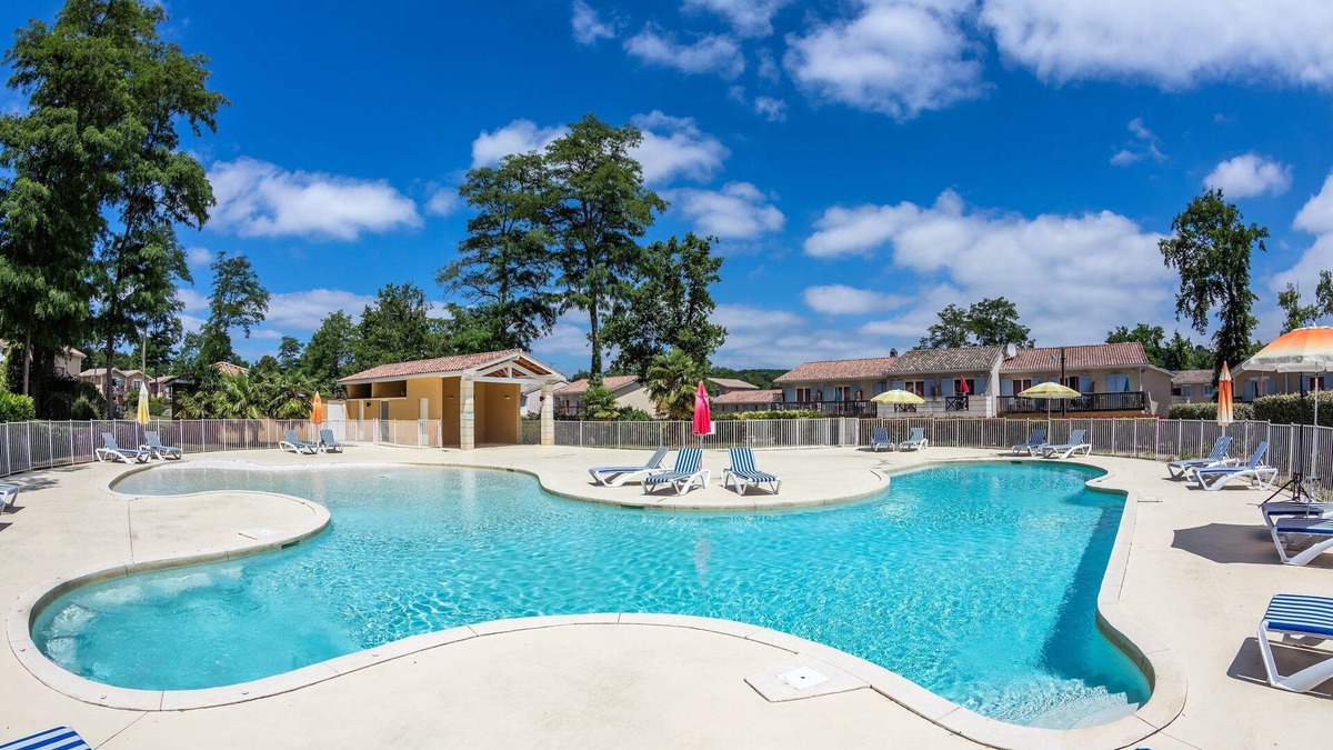 Barbaste Apartment | Proche du cours de golf + piscines sur place !