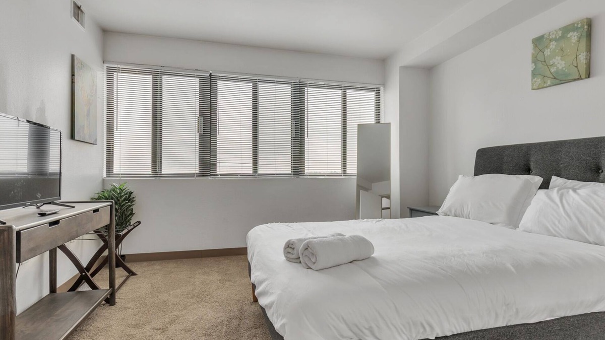 Downtown Harrisburg Apartment | Professional 2br apartment I Near Hospitals