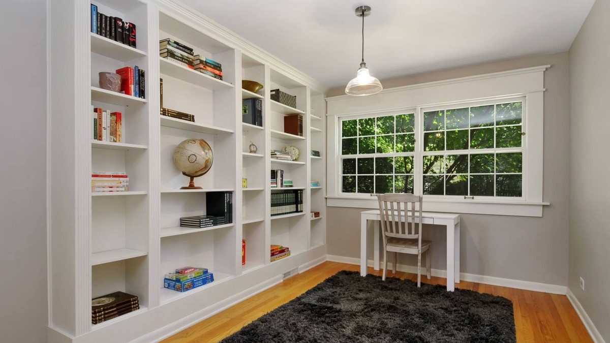 Naperville House | Professionally Sanitized - Downtown Naperville - Three Bedroom Retreat
