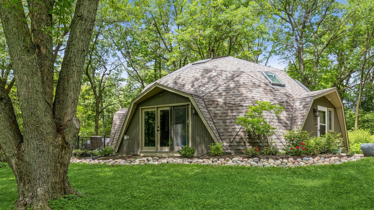 Fox Valley House | Professionally Sanitized - Dome Away From Home - Secluded Naperville Retreat