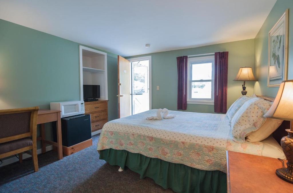 Lincoln Hotel | Profile Motel & Cottages
