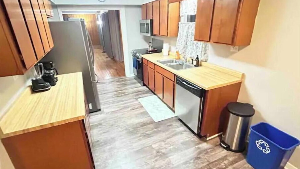 Fox Valley House | PROMO 10% WEEKLY AND 15% MONTHLY!nSpacious & Quaint Home Game Room LOTS of Beds!