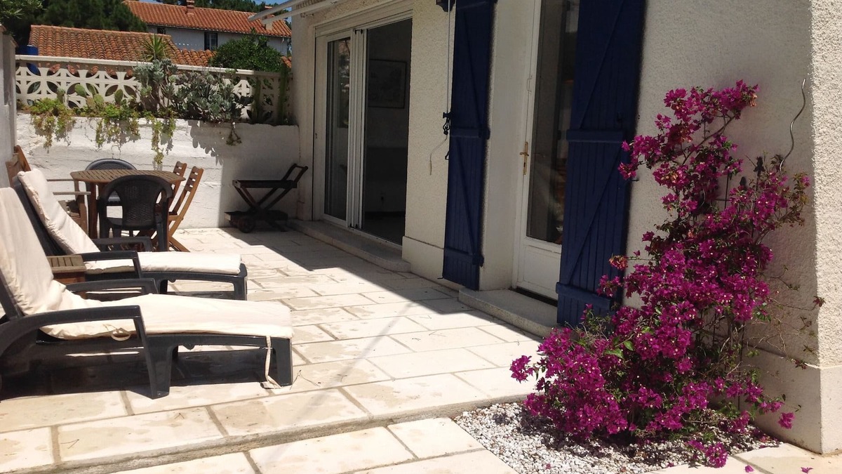 Argeles Plage Villa | PROMO 24/08 to 31/08/2019 House located on the beach with sea view from upstairs.