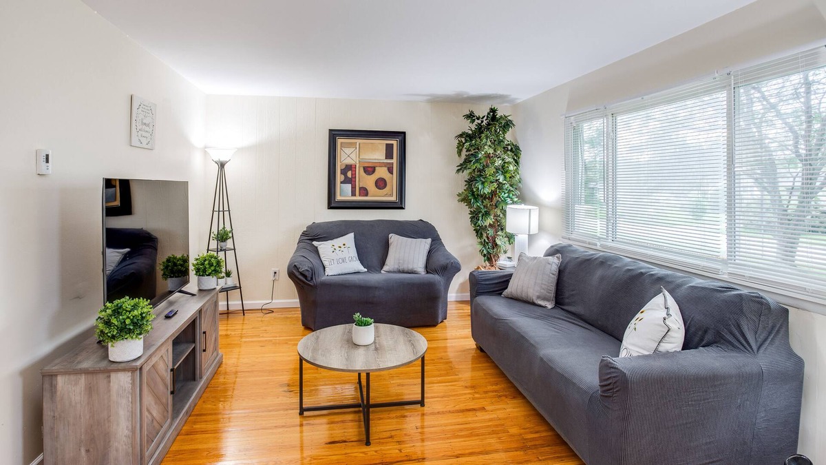Rochester House | PROMO 5% WEEKLY/10% MONTHLY DISCOUNT 🤩Amazing Ranch Mins away from Airprt/RIT.