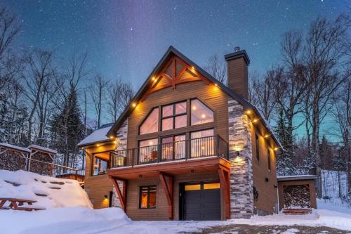 Saint-Philemon House | Promontoire-29 Mountain chalet with a hot tub