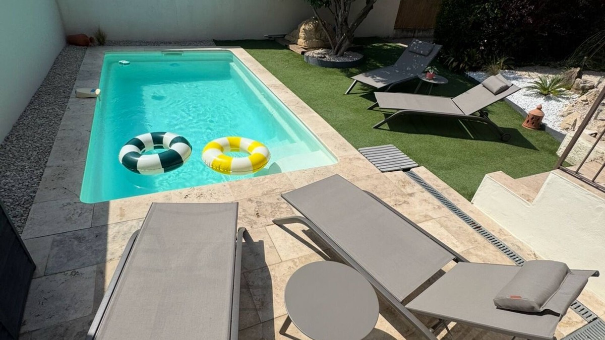 Roquemaure House | Promotion in progress. private villa with swimming pool in Provence