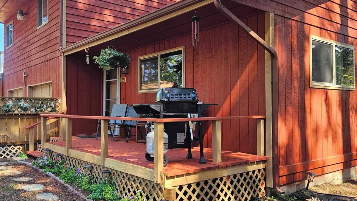 Hoodsport Apartment | Promotional Pricing! Graceful Getaway Studio - Lake Cushman and Olympics await!