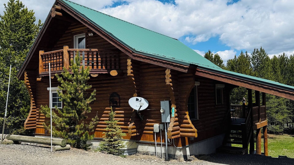 Island Park Cabin | Pronghorn Crossing+20 mins to Yellowstone+WiFi+Hottub