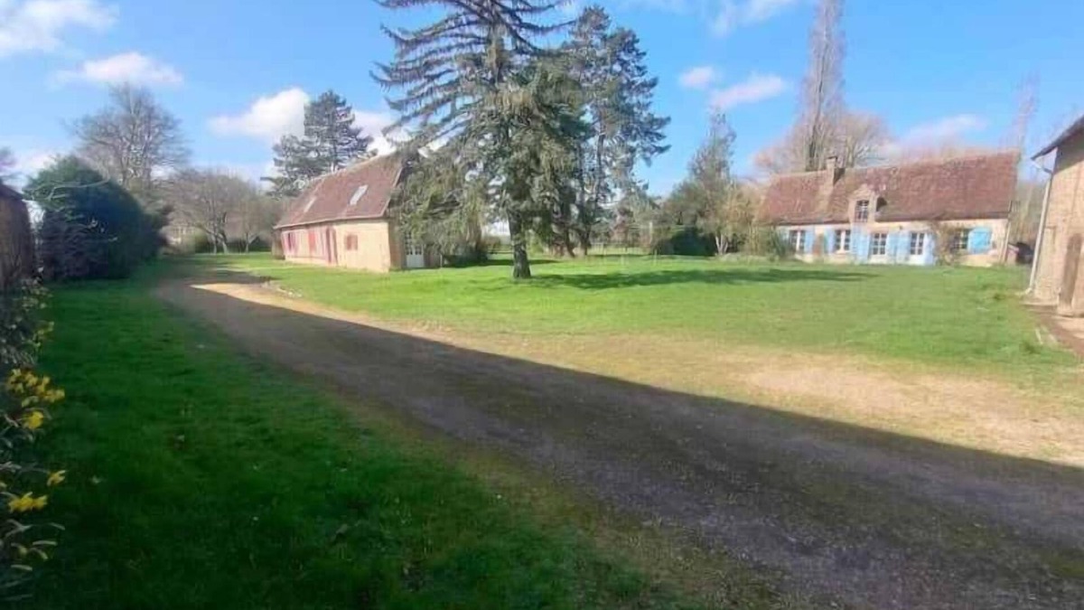 St-Christophe-sur-Avre House | Property with two houses/sleeps 24