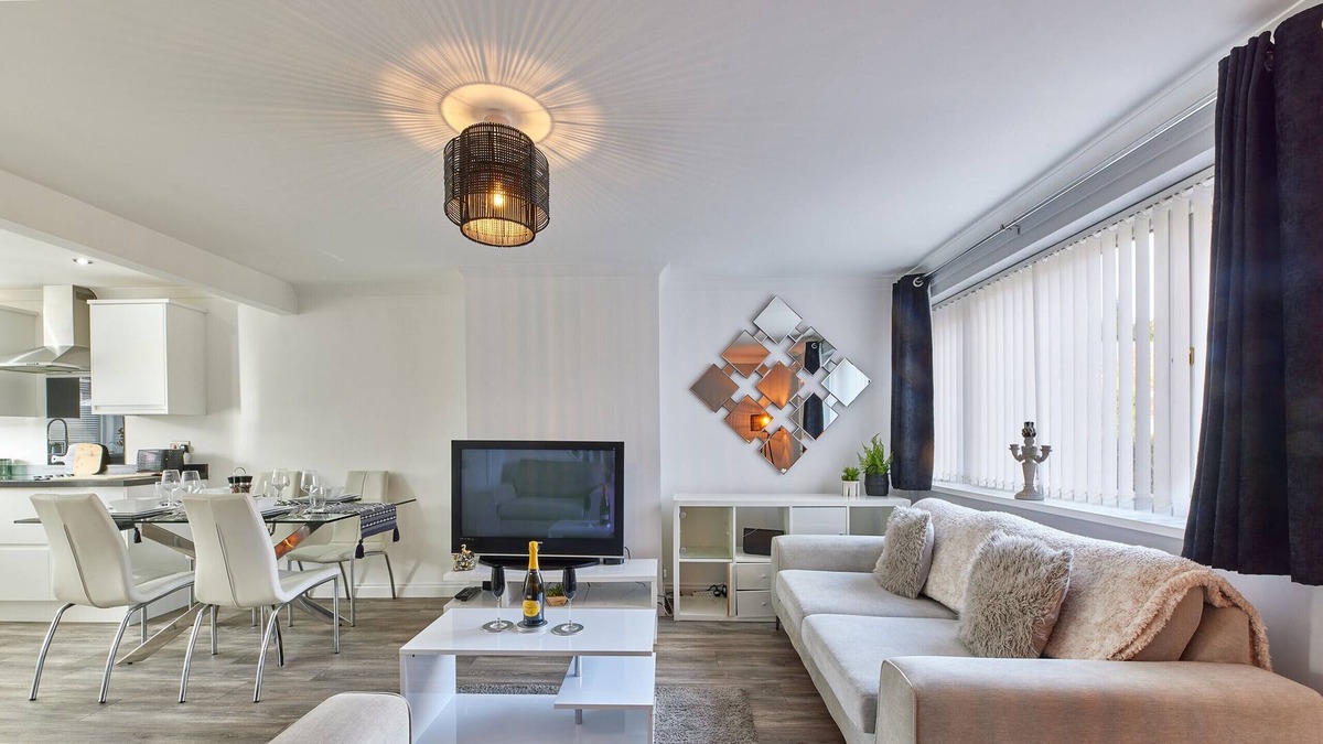 Newcastle-upon-Tyne House | Properties Unique | Kingston
