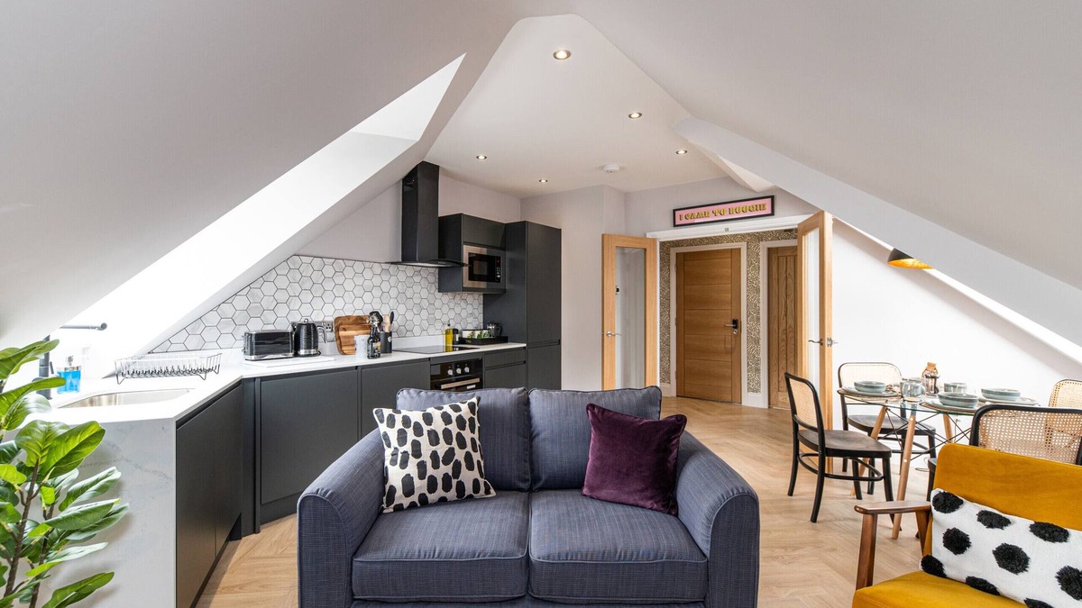 Heaton Apartment | Properties Unique | Chelmsford Loft 6