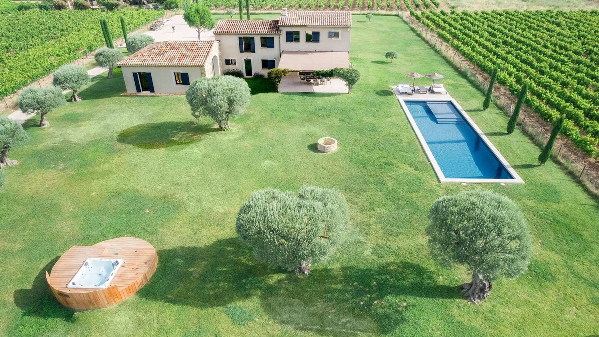 Mazan House | ★ Property 360° VIEW Pool & Hot Tub★ BERSY LUXURY PROPERTIES® ★ Unique Mont Ventoux view ★