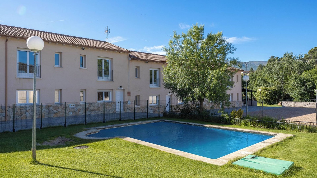 Burgohondo Resort | Property In A Holiday Village 'Las Gargantas De Gredos' with Mountain View and Air Conditioning