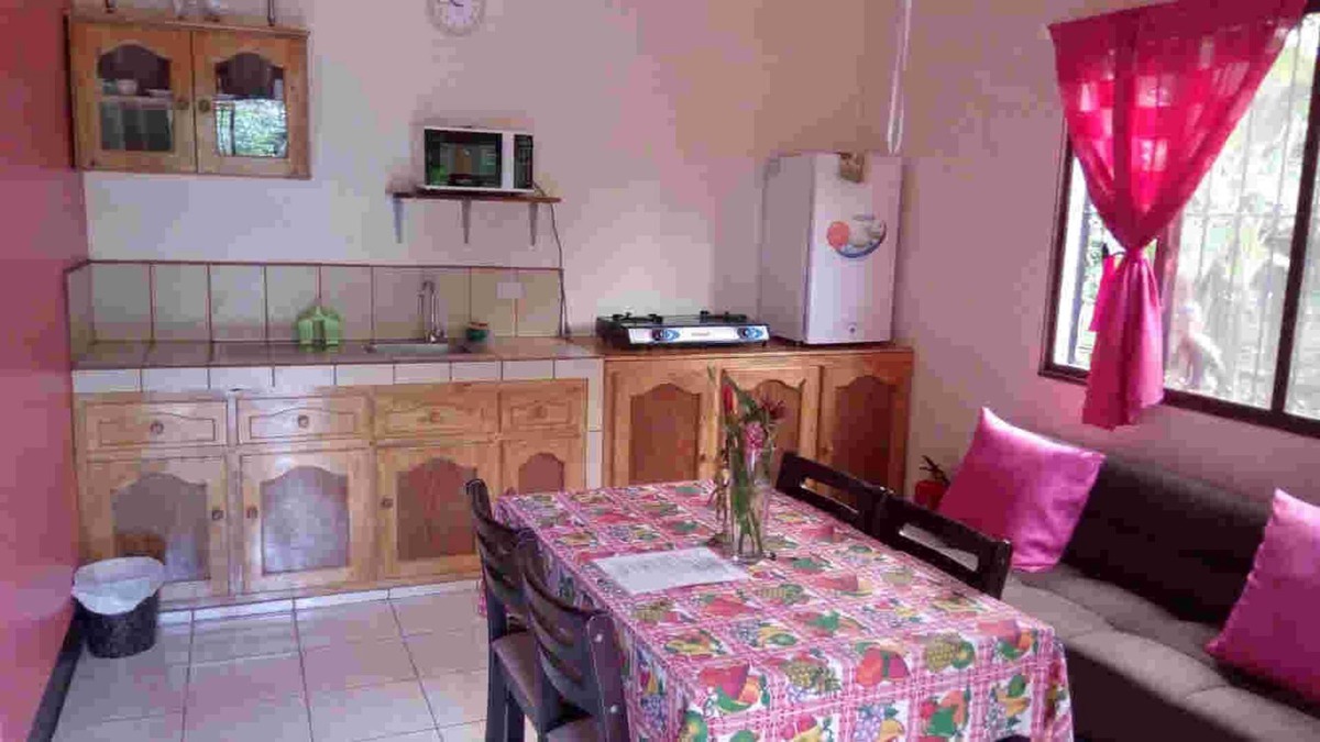 Jinotepe House | Property on the edge of town, in a lush garden.