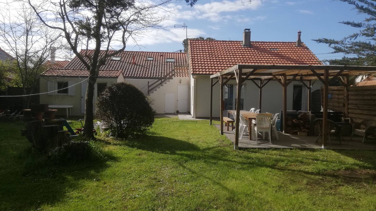 Prefailles House | Propriété à 800 m des Plages sur Terrain Boisé de 3000 m2