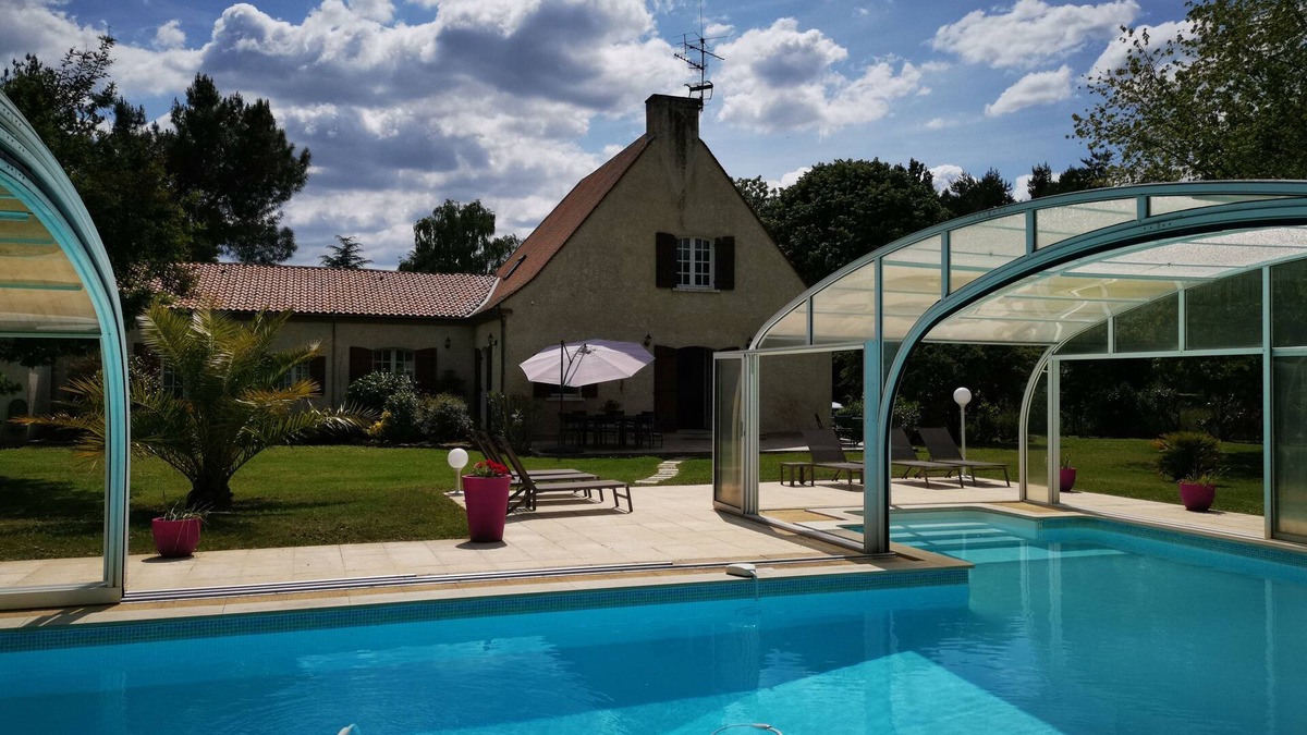 Bergerac Villa | Propriété Avec Piscine et Tennis en Bord de Dordogne, à 2mn du Centre Ville