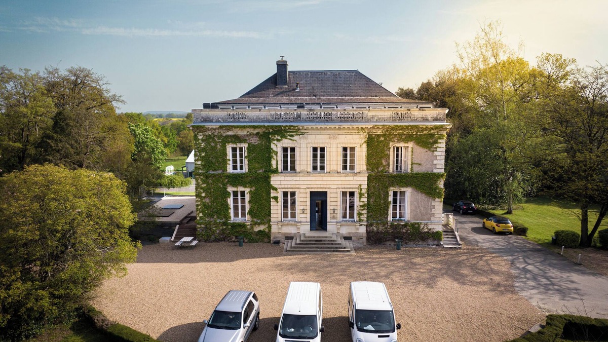 Becon-les-Granits Other | Propriete Chateau 100 Couchages