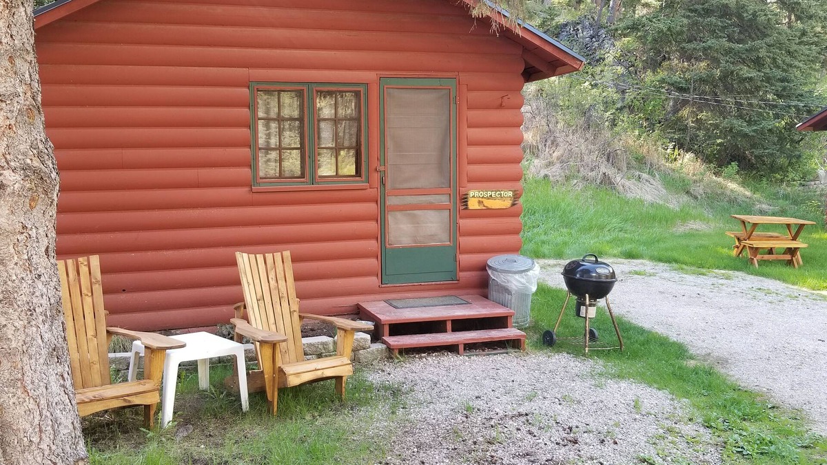 Cheyenne Crossing Cabin | Prospector Cabin By Spearfish Creek