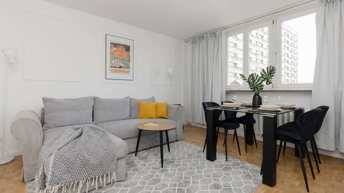Mirow Apartment | Prosta 2/14 | Atmospheric Apartment | Desk
