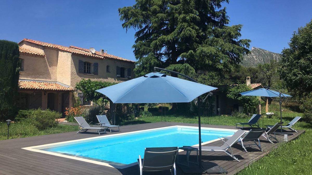 Aubagne House | Provençal bastide in its green setting, pool 10mx5m,6000m² leafy closed park