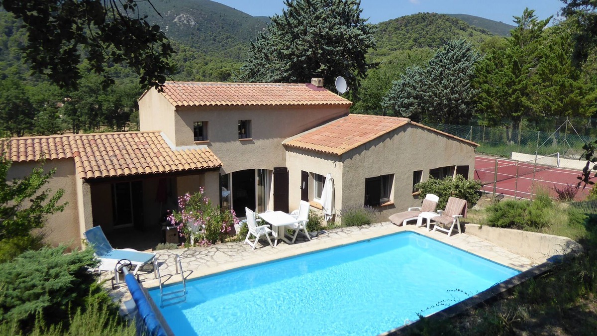 Lourmarin Villa | Provençal Country Villa with Pool and Tennis Court 10% Reduction July August