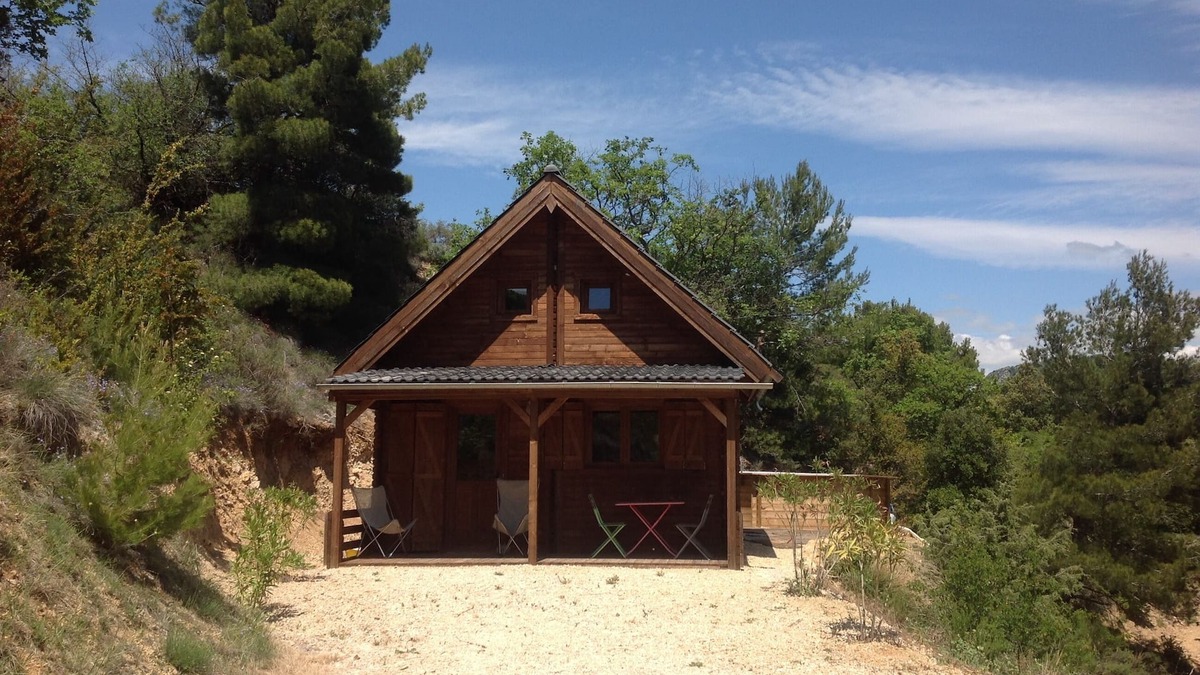 Benivay-Ollon Ski Chalet | Provencal drome chalet with private swimming pool above ground