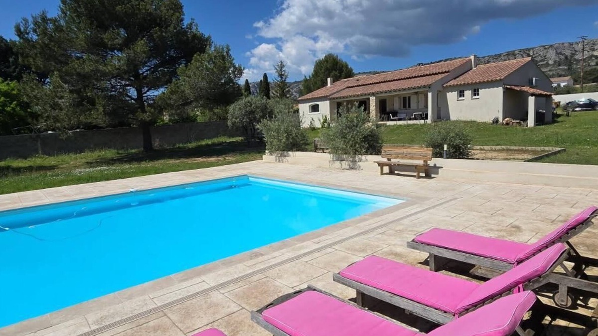 Merindol House | Provencal Escape in the Luberon - Villa with Swimming Pool and Mediterranean Garden