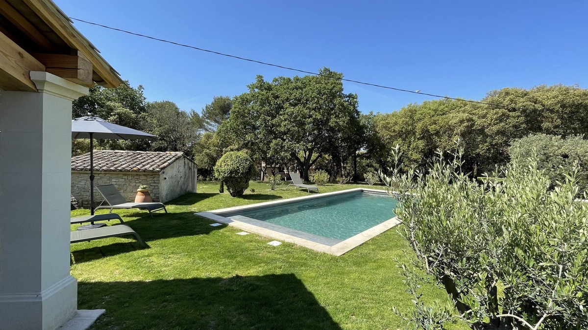 L'Isle-sur-la-Sorgue Other | Provencal farmhouse on a hillside surrounded by centuries-old olive and oak trees