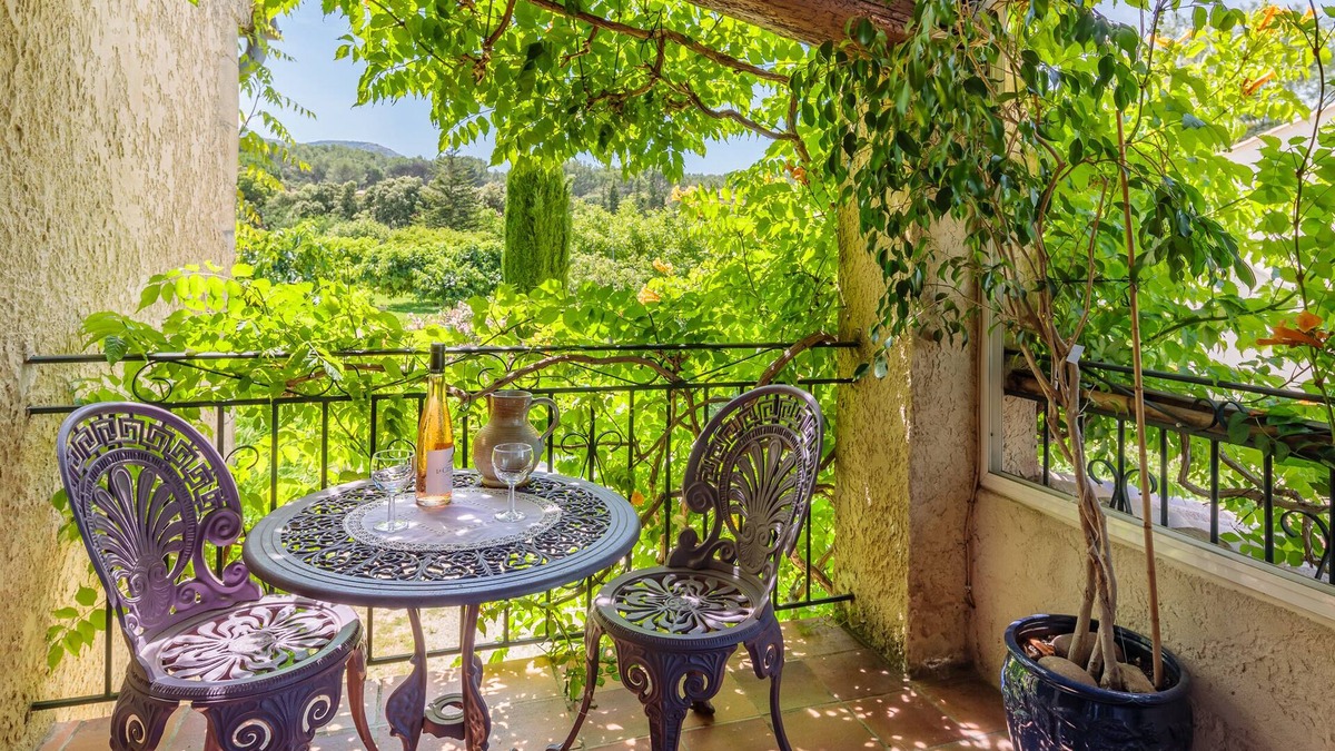 Taillades House | Provencal house in the heart of the Luberon natural park. Close to Avignon