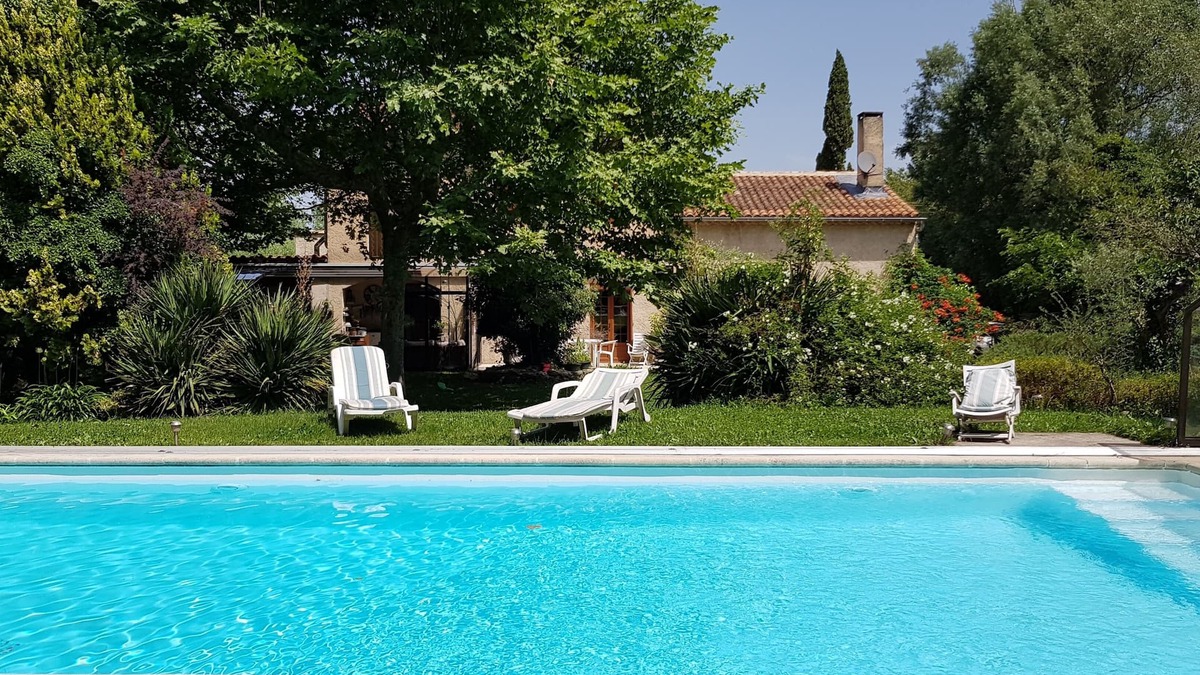 Lagnes House | Provencal house with swimming pool, summer kitchen, wooded grounds, not overlooked