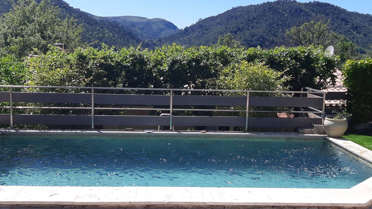 La Roquebrussanne Villa | Provencal villa in a quiet location overlooking the Massif de la Sainte Baume private pool