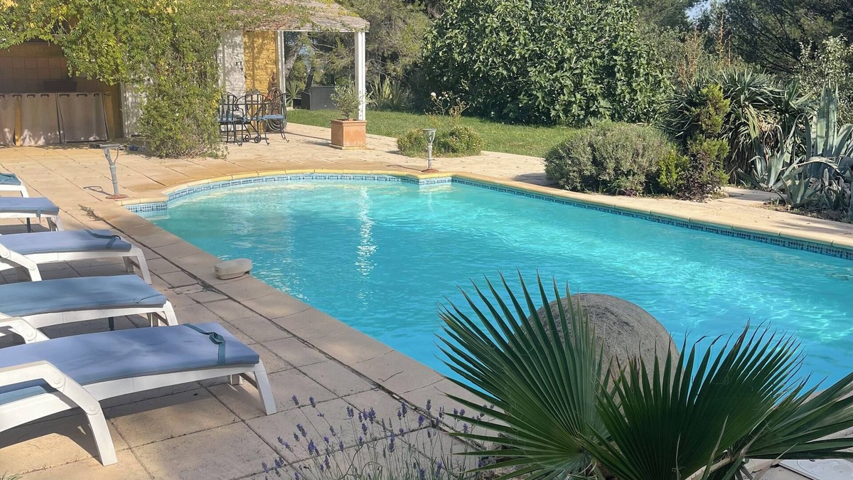 Ventabren Villa | Provencal villa of 250 m2 with swimming pool - 8 km from Aix en Provence for 8 people.