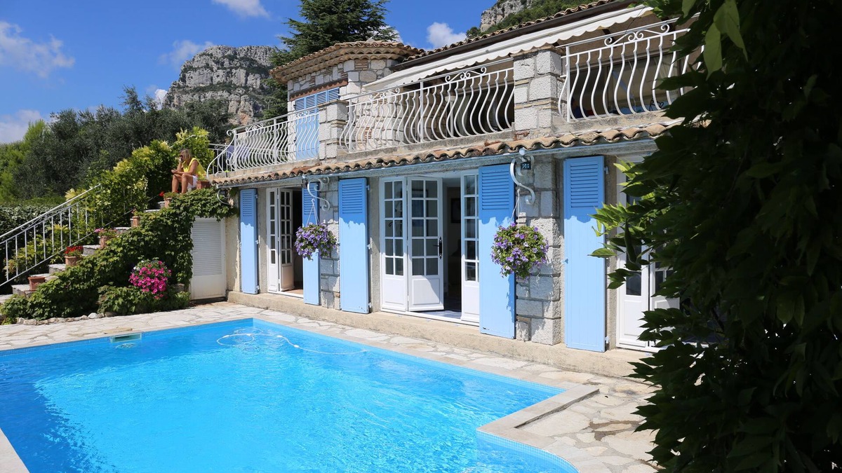 Saint-Jeannet Villa | Provencal villa with stunning views Cote d'Azur Nice Antibes Cannes swimming pool