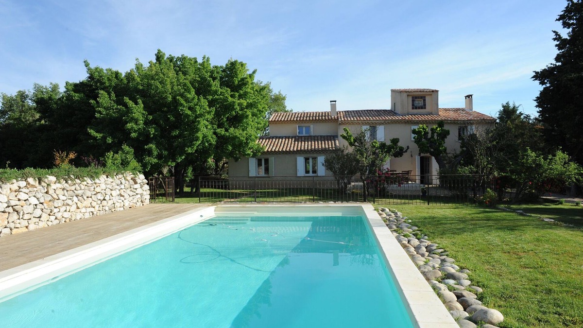 Fuveau House | Provencal villa with swimming pool and view of the Sainte Victoire mountain range