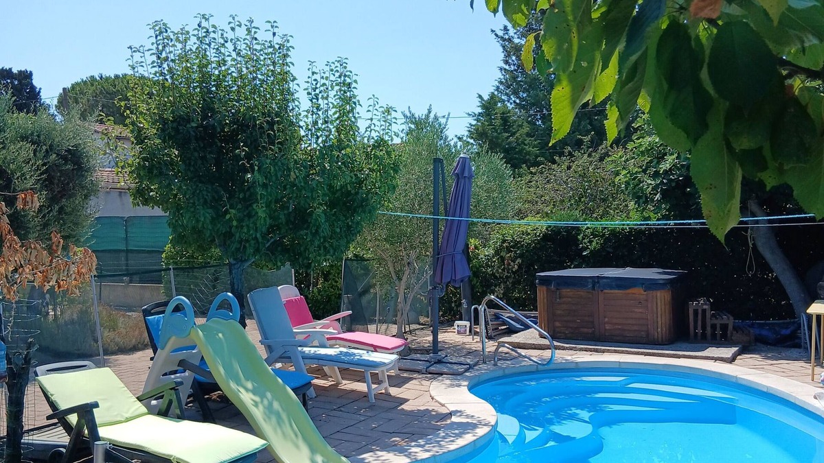 Morieres-les-Avignon Ski Chalet | Provence Bungalow Family 3 Rooms Swimming pool sharing 1h00 8km from Avignon