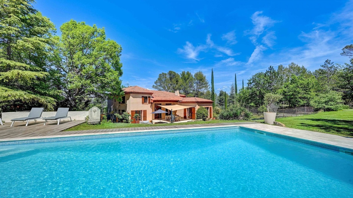 Peynier House | Provence house with swimming pool, Ste Victoire view, near Aix (sleeps 10)