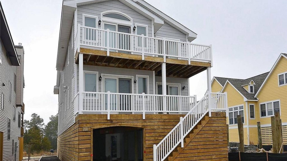 Sussex County House | Proximity to the Beach | Spacious 6BR | Deck