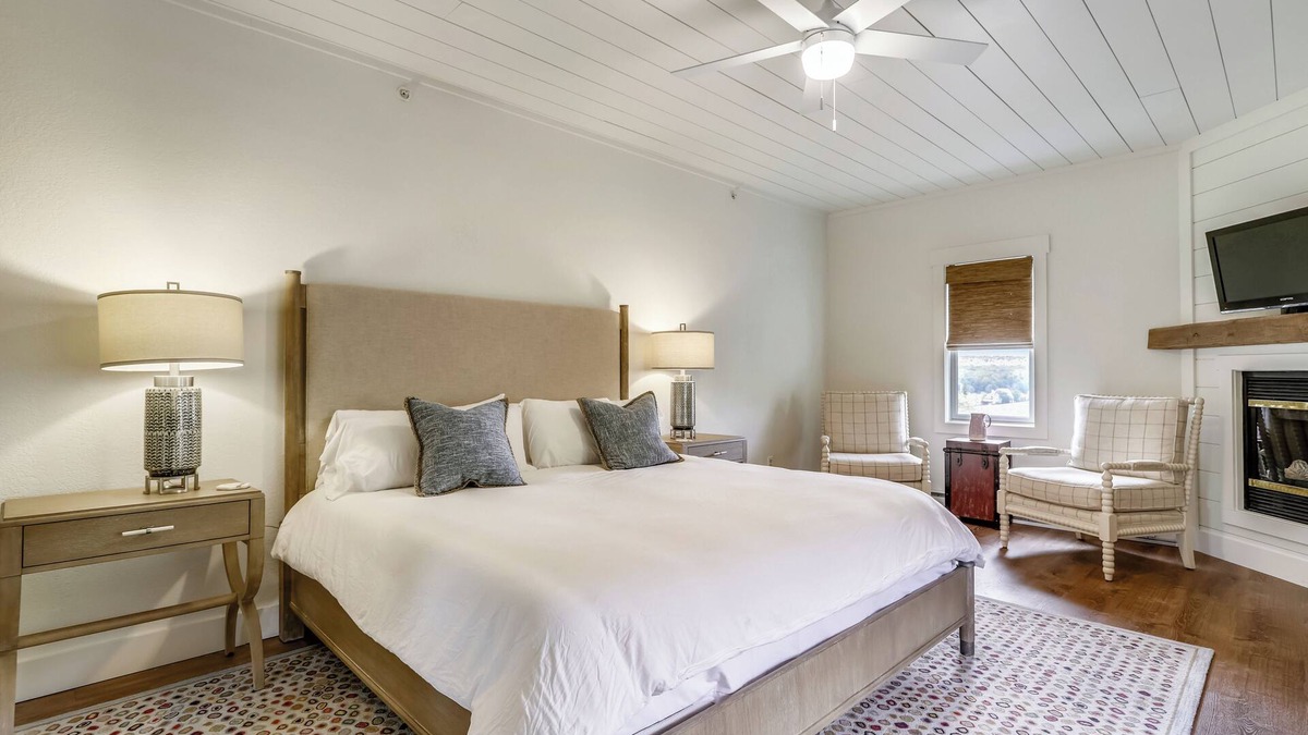 Waterfront Greens House | Prvt Rm 9: Prvt bath, gas fireplace, cable TV