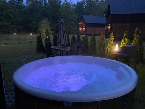 Suleczyno House | Przystanek Kistówko komfortowe domki z jacuzzi, staw wędkarski, kominek, las, przestrzeń