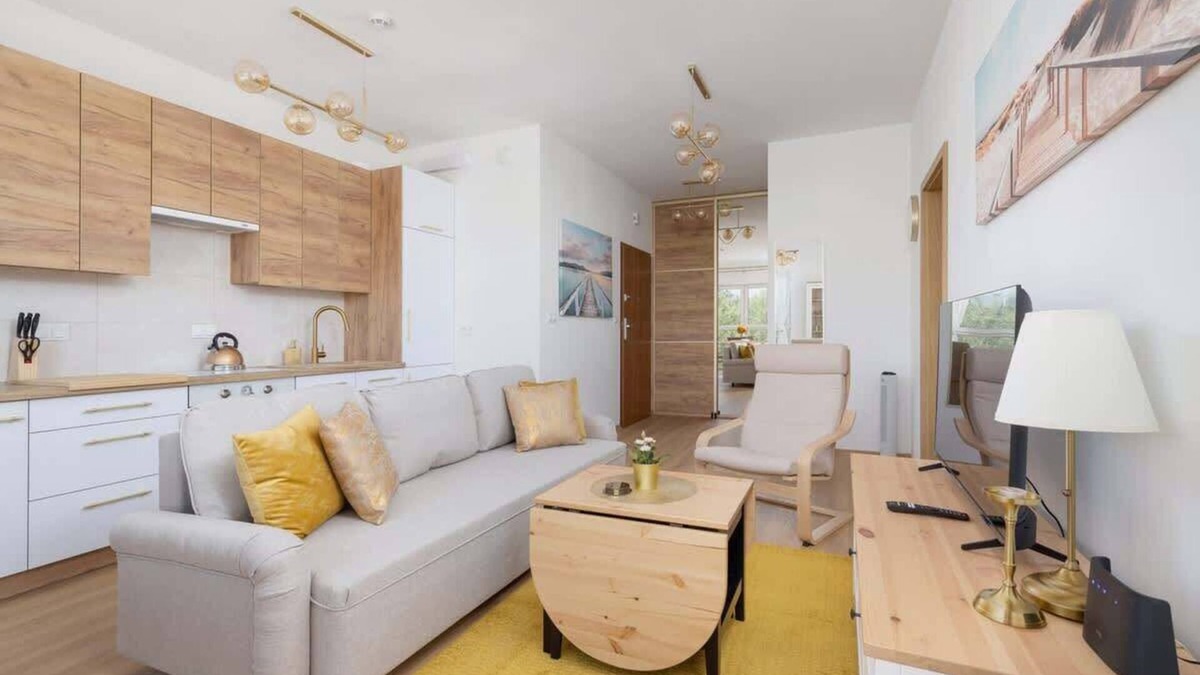 Katowice Apartment | Pułaskiego 40 | Bright Beige Apartment | Pond View