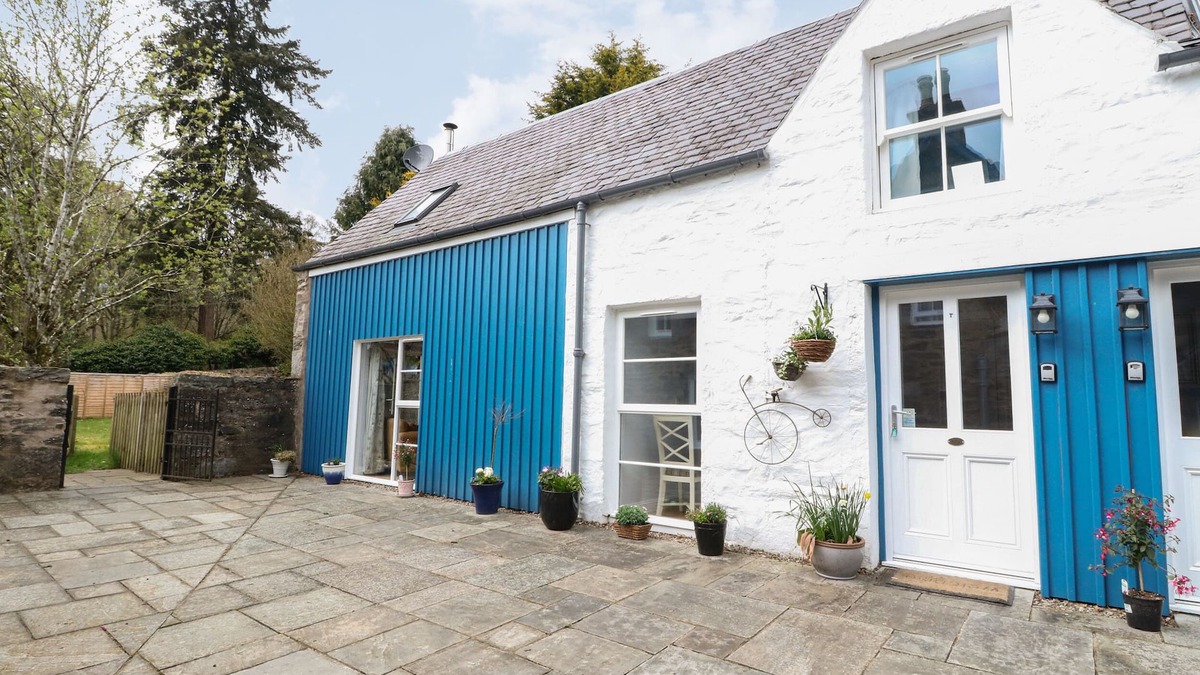 Strathtay Cottage | PUCCINI, pet friendly, character holiday cottage in Strathtay