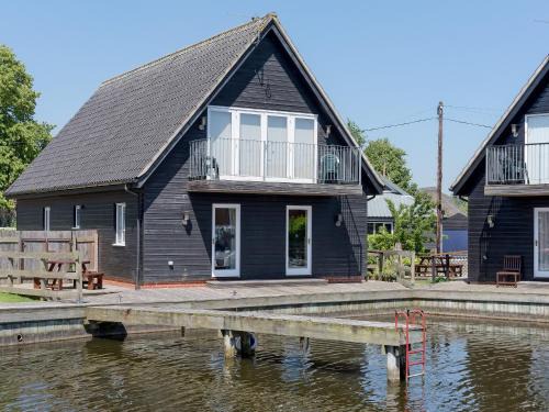 Horning House | Puddle Inn Duck