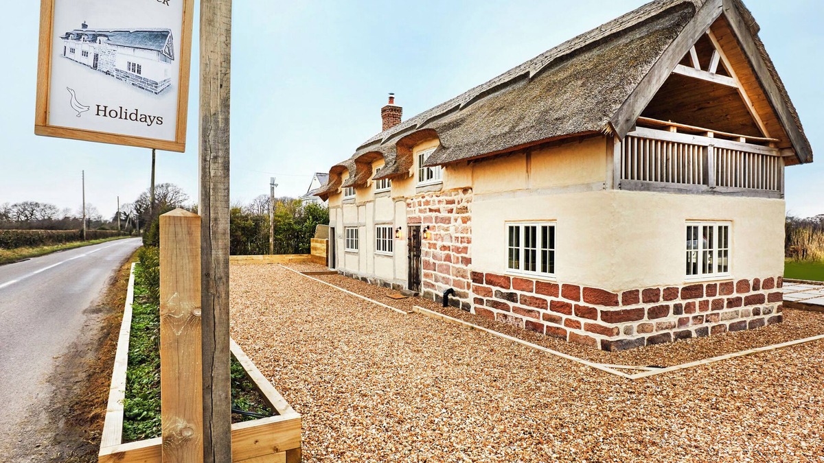 Tattenhall Cottage | PUDDLED DUCK COTTAGE, pet friendly, with open fire in Tattenhall