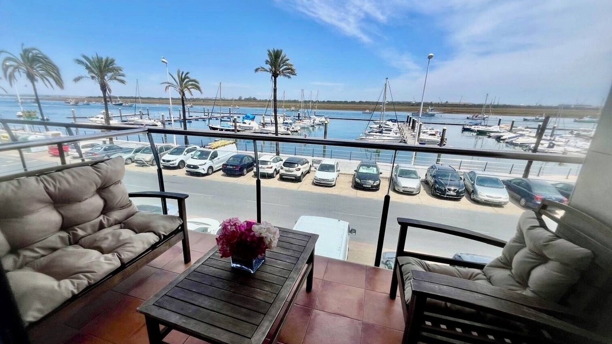 Huelva Apartment | Puerto Deportivo Luxury/Pool/Beach