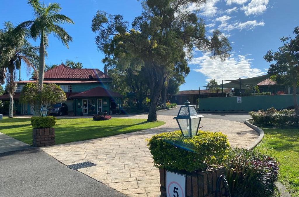 Loganholme Hotel | Puffers Inn