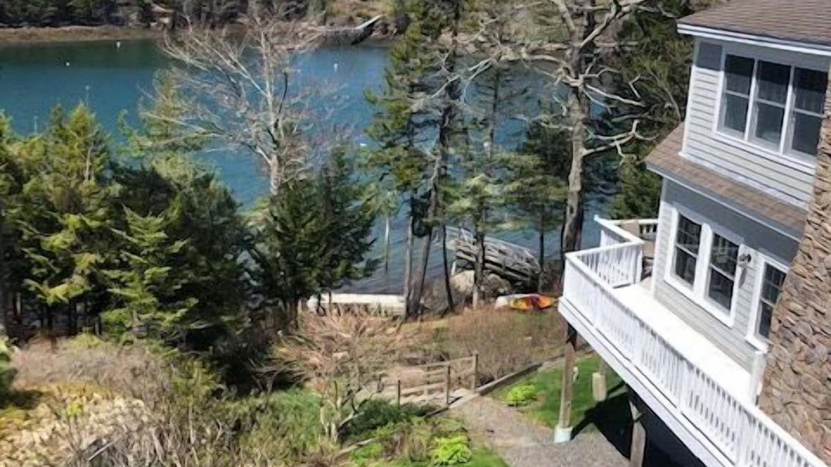 East Boothbay Apartment | Puffin Perch - Waterfront Apartment on Linekin Bay - Fire Pit & Dock Access